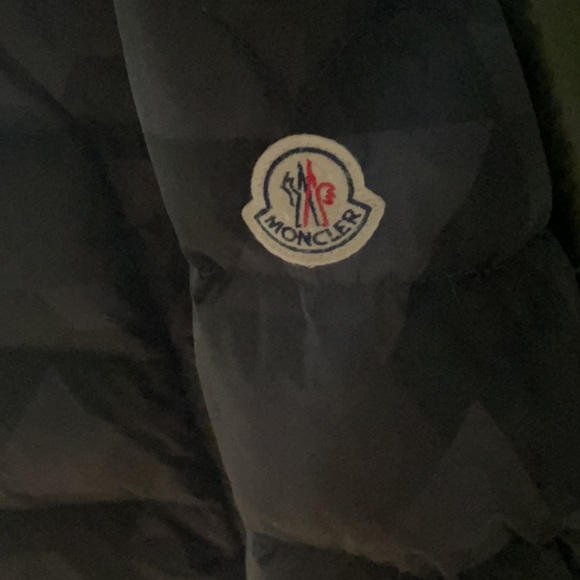 Moncler grey camo with red accent down jacket - Picture 4 of 5